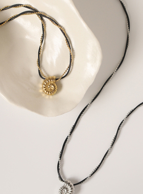 轻奢海洋风海螺黑绳缠绕钛钢项链锁骨链