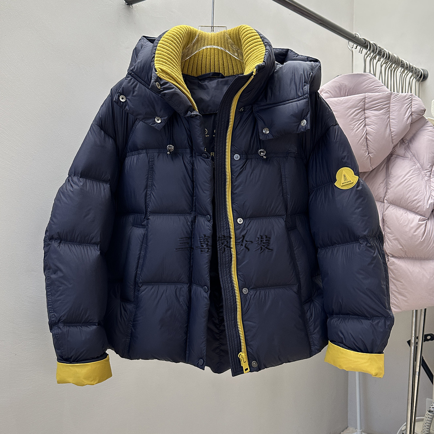 90白鸭绒撞色连帽加厚短款羽绒服女2025冬季新款泡芙宽松保暖外套,淘宝优惠券,粉丝福利购,淘宝优惠卷