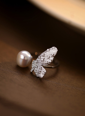 仿淡水珍珠蝴蝶戒指女小众设计独特轻奢高级感2025新款爆款食指戒