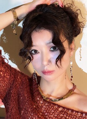 《蓝萤石的网》钛钢18k金色链条织进南美蜡绳蓝萤石窄手链