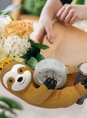 跨境新品可爱树懒胶带座创意办公室桌面摆件动物树脂工艺家居装饰