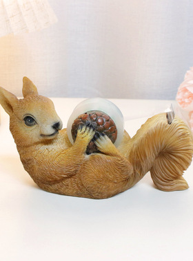 跨境新品创意办公桌面文具可爱动物松鼠造型胶带座切割器树脂装饰