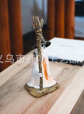 跨境新款拿扫把的白幽灵家居创意万圣节桌面摆件室内客厅书房装饰