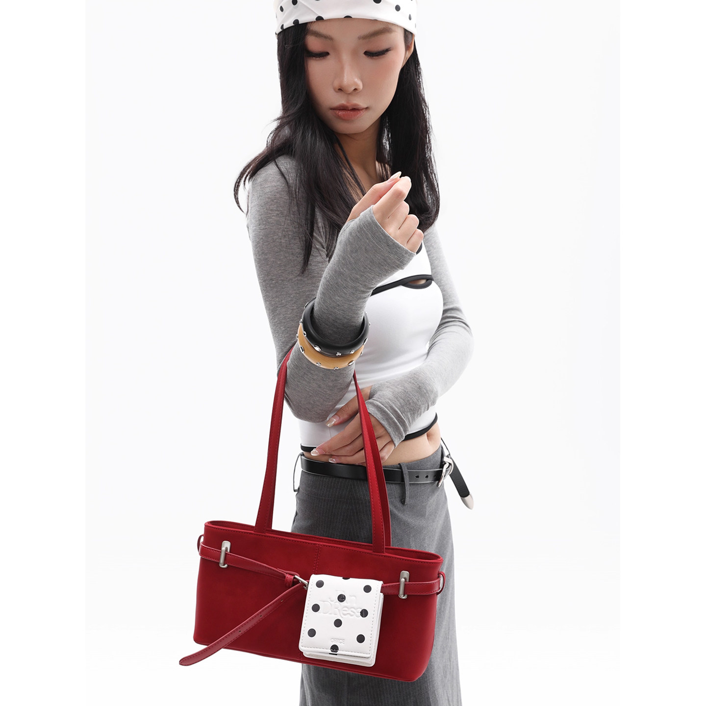 简着25AW 原创 勃艮第红 新年礼物 摩登通勤皮带装饰单肩腋下包女,淘宝优惠券,粉丝福利购,淘宝优惠卷