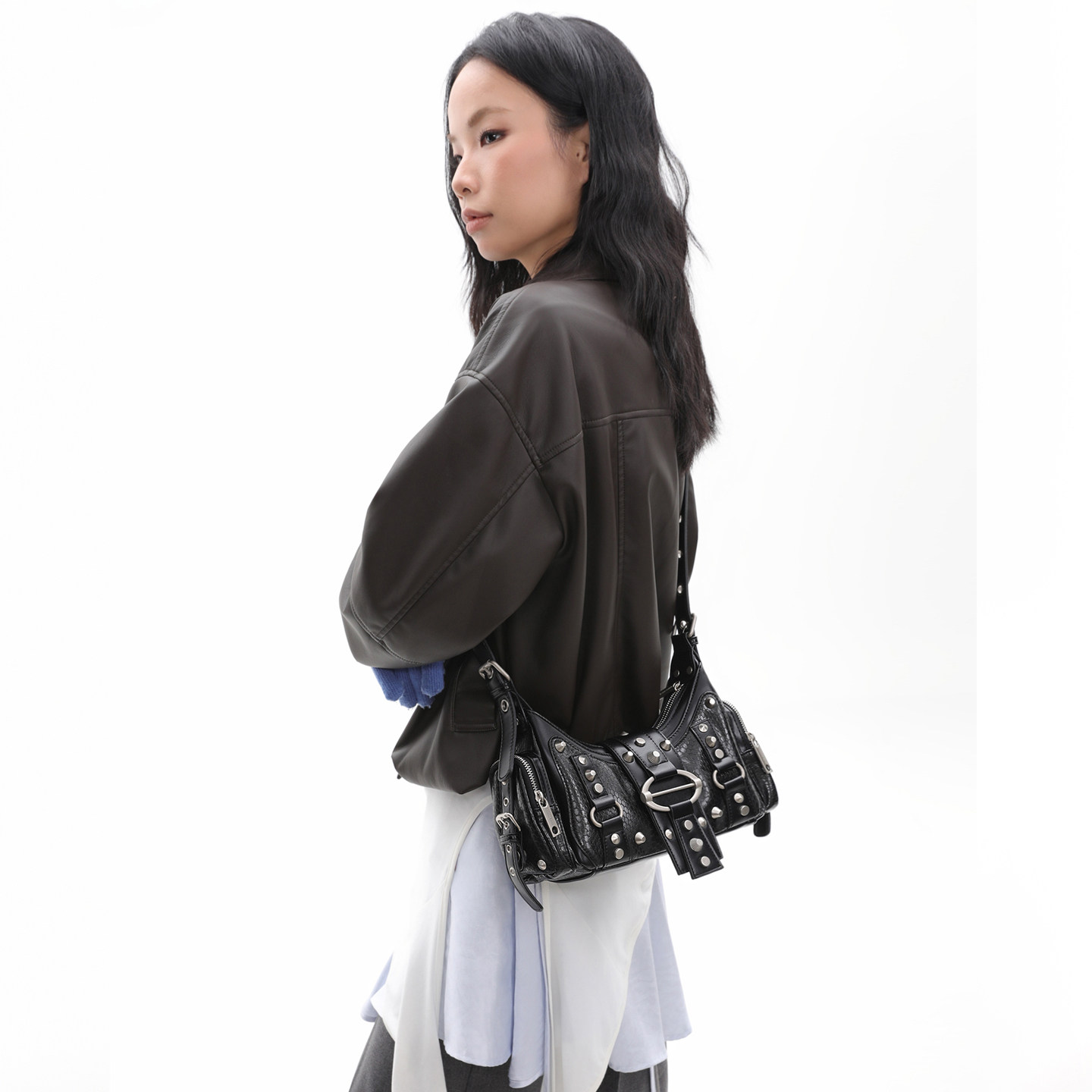 简着25AW新品 原创 黑色蛇皮纹铆钉辣妹单肩腋下包 斜挎2用机车包,淘宝优惠券,粉丝福利购,淘宝优惠卷