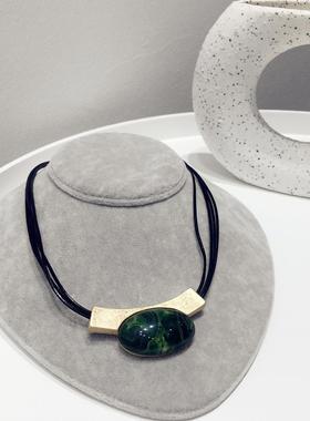 绿色半宝石亚克力多层次黑绳项链