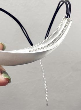 镶钻金属U形几何多层黑绳项链