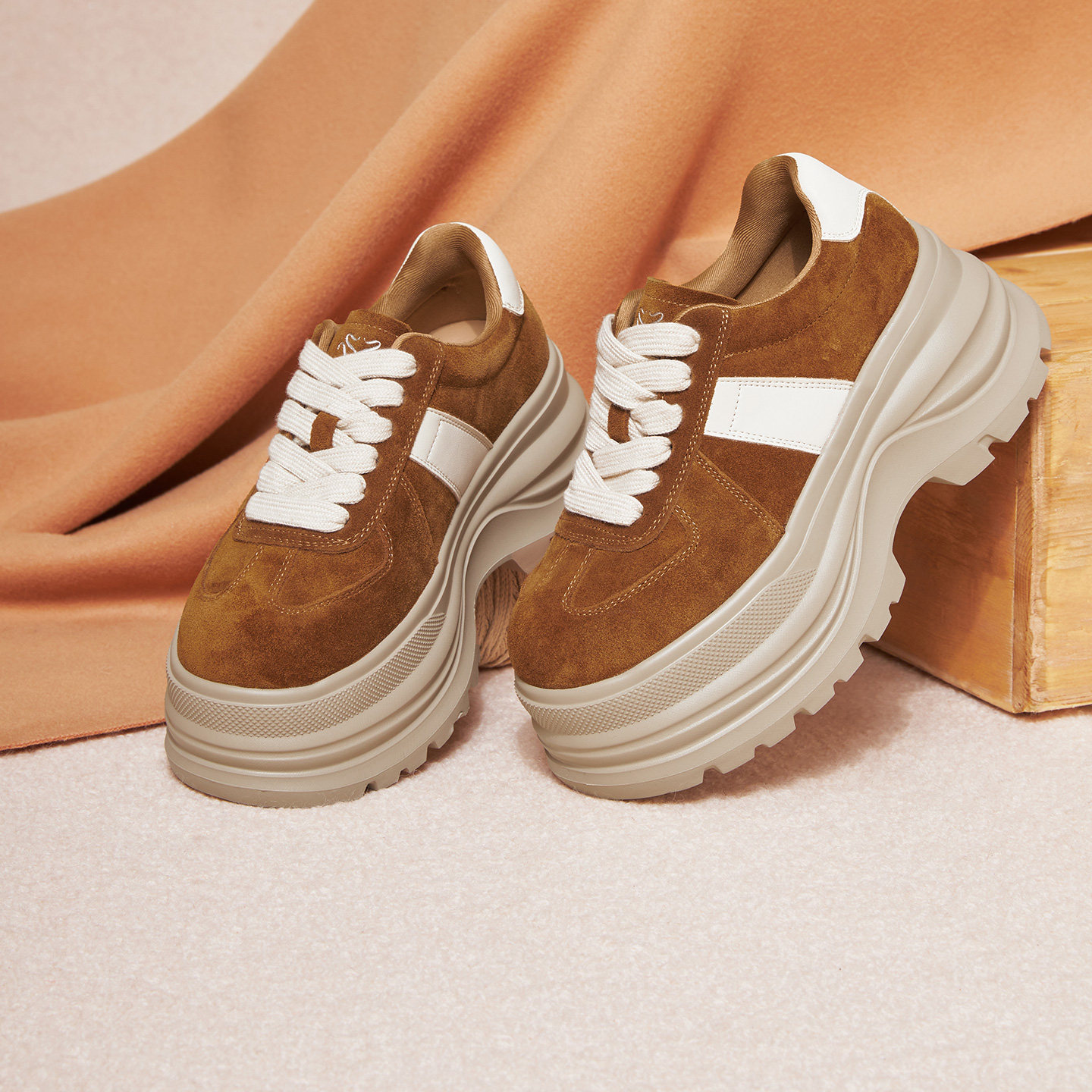 百思图2025春季新款商场同款德训鞋时尚厚底增高女休闲鞋CV259AM6,淘宝优惠券,粉丝福利购,淘宝优惠卷