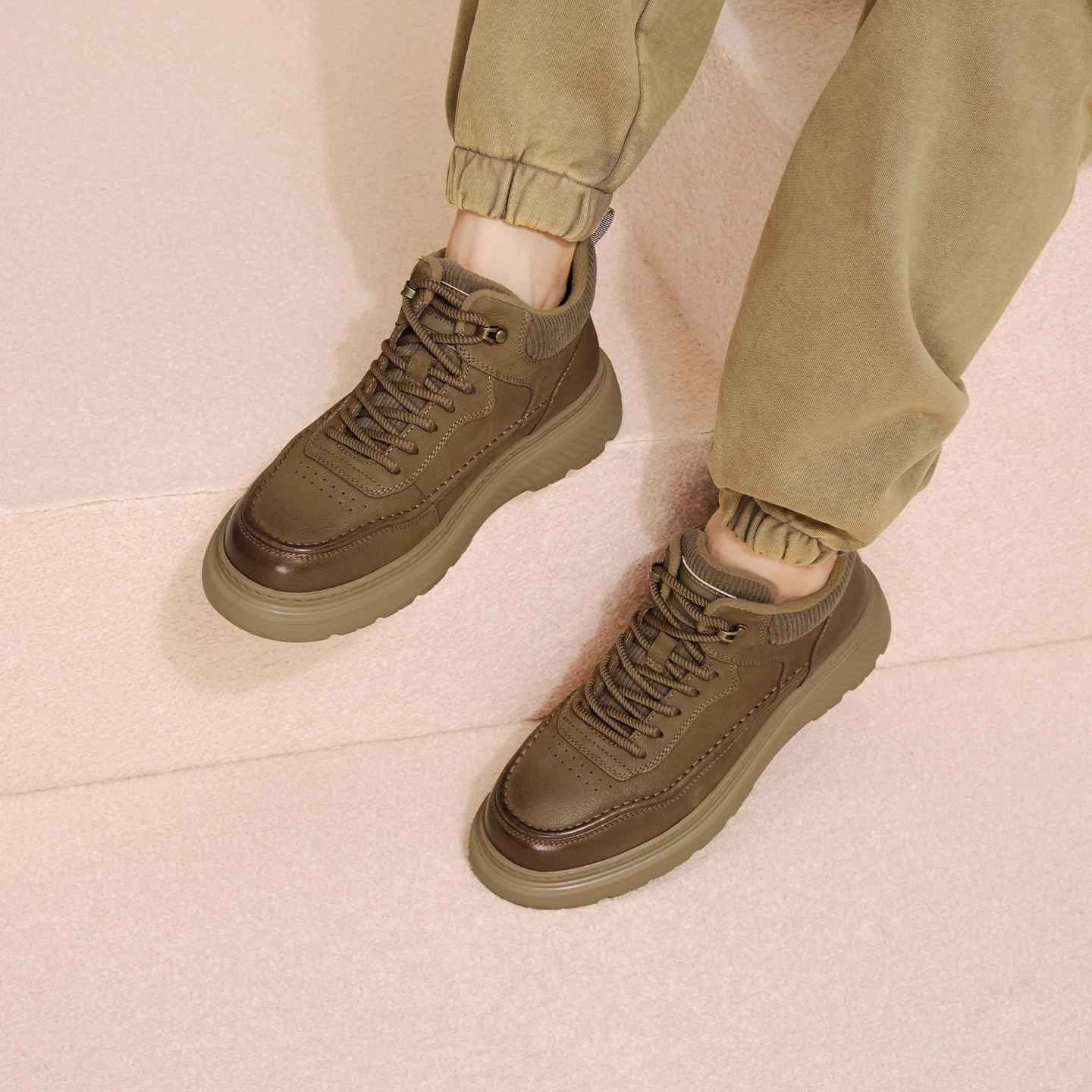 百思图2025冬季商场新款加绒工装板鞋户外运动男休闲鞋W9061DD5,淘宝优惠券,粉丝福利购,淘宝优惠卷