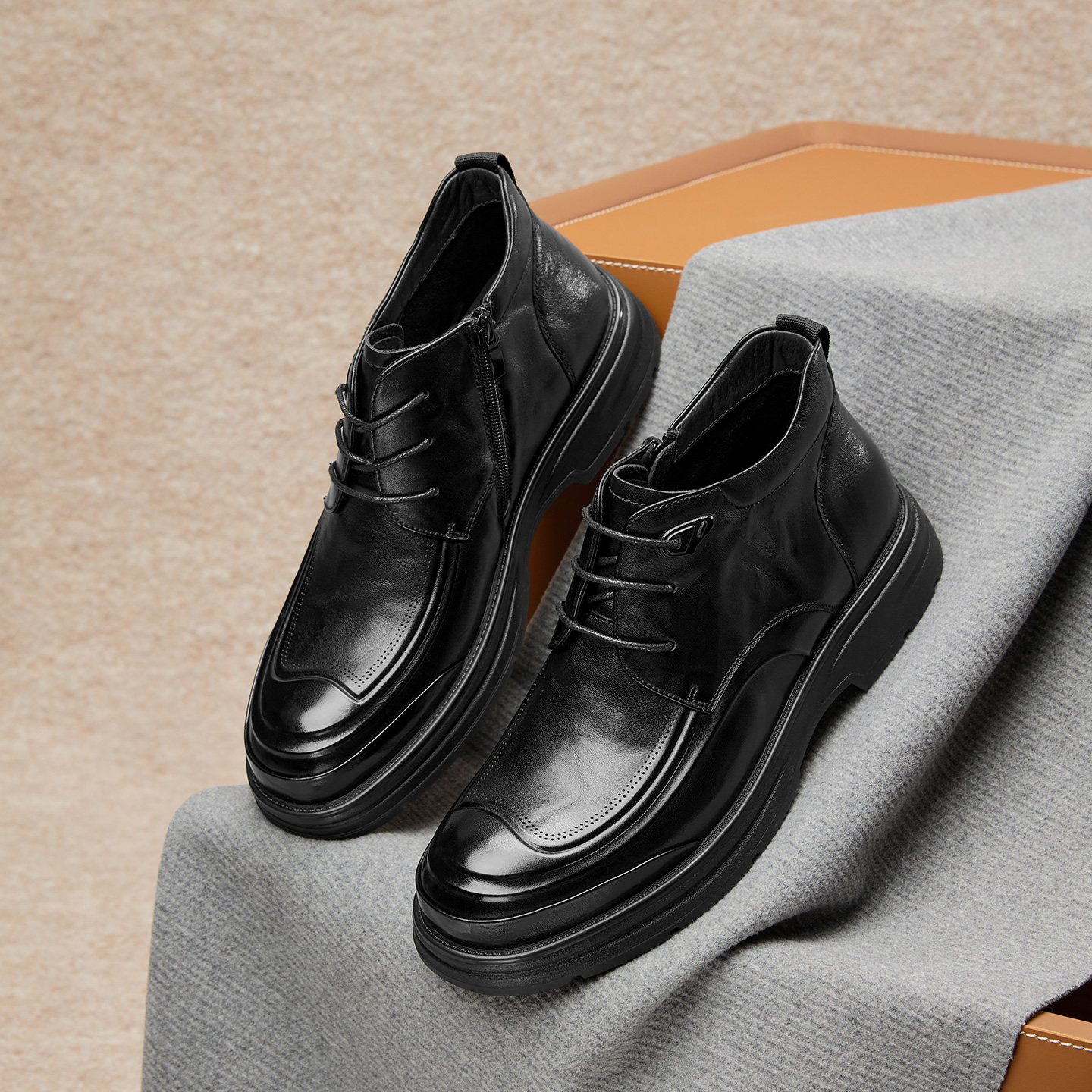 百思图25冬商场新款加绒真皮男士皮鞋系带高帮商务靴子男60305DD5 - 图1