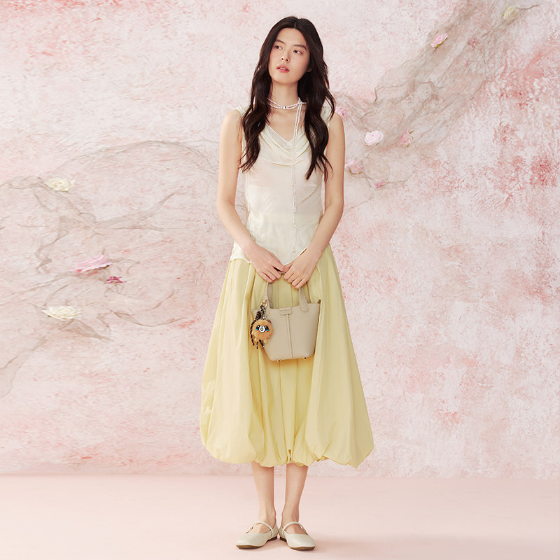 百思图25春秋商场新款菜篮子包时尚通勤水桶包斜挎背包X3665AX5,淘宝优惠券,粉丝福利购,淘宝优惠卷