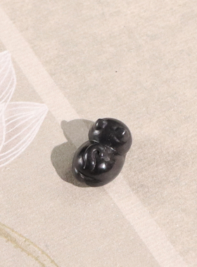 天然和田玉聚墨青花趴趴猫招财