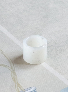 天然玉石和田玉白点墨扳指