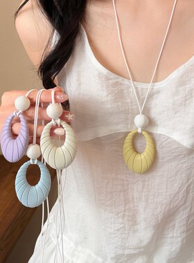 春夏多巴胺亚克力椭圆锁骨链