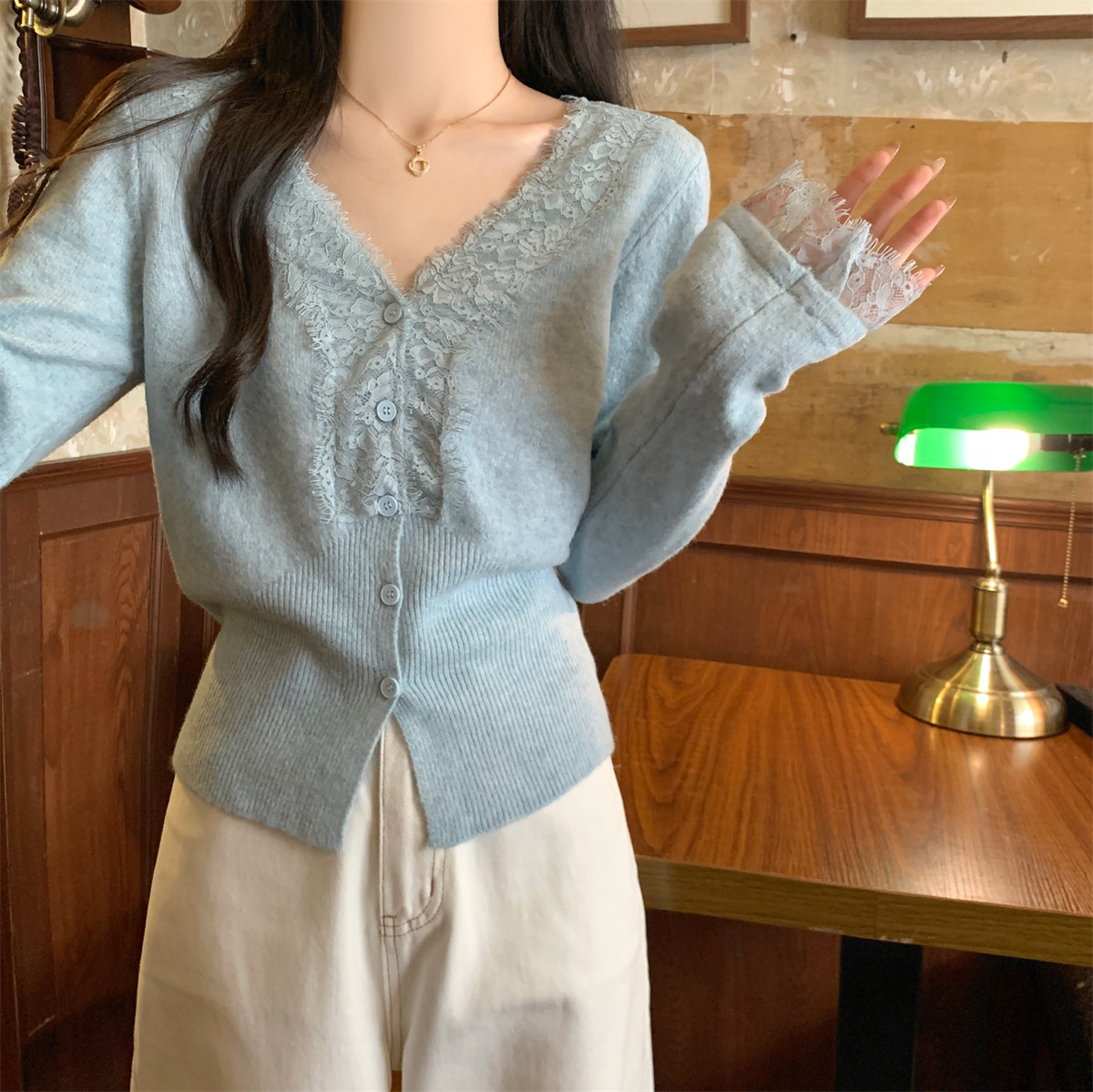 秋冬季韩系v领上衣蕾丝拼接温柔风设计感针织开衫长袖毛衣外套女,淘宝优惠券,粉丝福利购,淘宝优惠卷