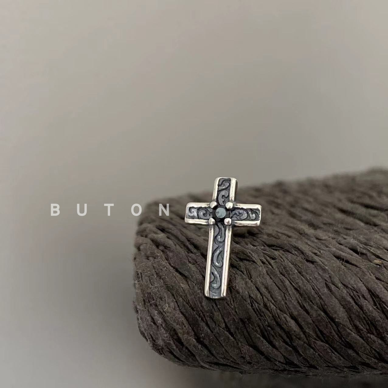 不同银匠 通体925纯银复古十字架爱心皇冠船锚圆耳钉螺丝耳堵男女 - 图1