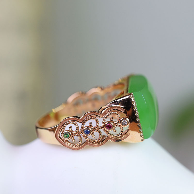 Fashion trendy Hetian jade gold inlaid hand jewelry for wife