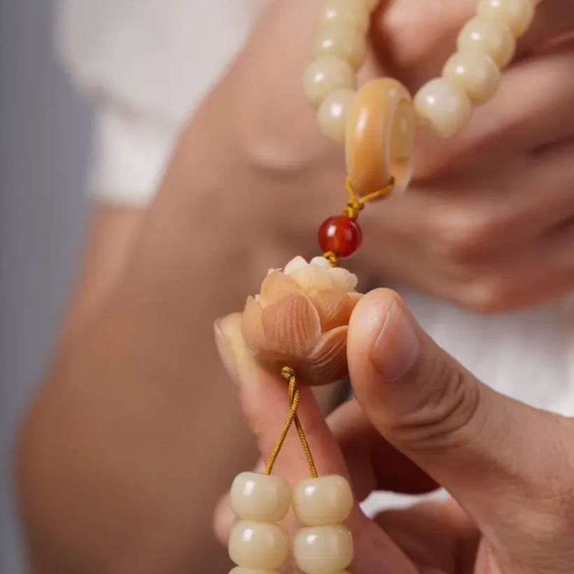 天然玉化菩提根奶黄单圈手串高密108颗桶珠手链炭烧莲花吊坠文玩 - 图0