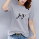 Clothes are thin and thin, with short-sleeved T-shirts and short sleeves.