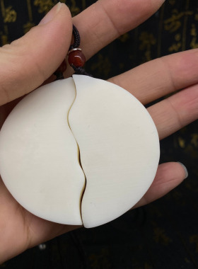 标题推荐：象牙果雕刻龙牌凤牌吊坠情侣款地摊热卖价挂件男女款