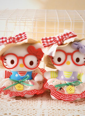 Hellokitty春季美少女裙子新款牛仔裙红格小蒂裙挂件游戏女凯蒂猫