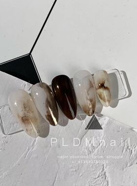 丝滑乳白色渐变甲油胶
