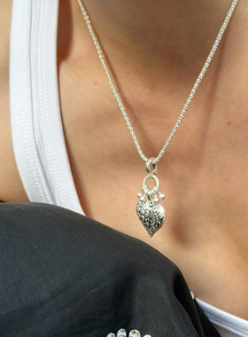 日系小众设计复古做旧爱心图腾雕花项链  个性纹理桃心吊坠