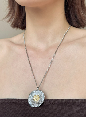 意大利大牌时髦手工拉丝质感金银撞色小雏菊吊坠项链