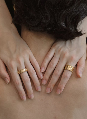 小众设计日常时髦百搭金银宽版叠戴雕花素戒红色珐琅滴釉显白指环