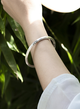 9999纯银闭口梅花手镯女款