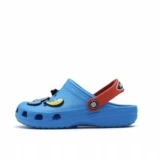 Детские нескользящие тапочки в стиле Crocs для мальчиков, мюли на платформе, пляжная пляжная обувь, закрытый носок, подходят для носки на улице, мягкая подошва, подходят для подростков