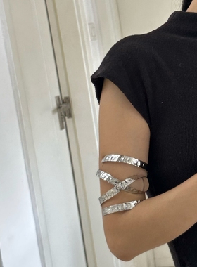 多层缠绕时髦蛇形手臂环