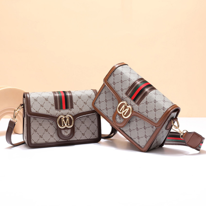 2023秋冬洋气2022新款轻奢斜挎小包 粹鸟女士包袋