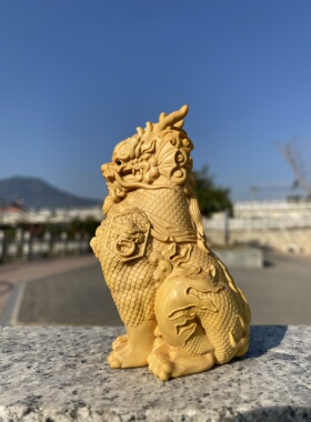 小叶黄杨木雕刻瑞兽麒麟