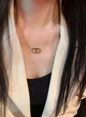 欧美猪鼻子字母小众钛钢项链女感时尚气质百搭短款锁骨毛衣链