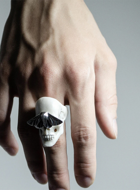 波兰暗黑品牌Macabre Gadgets 蛾子骷髅戒指白色哥特指环男女款