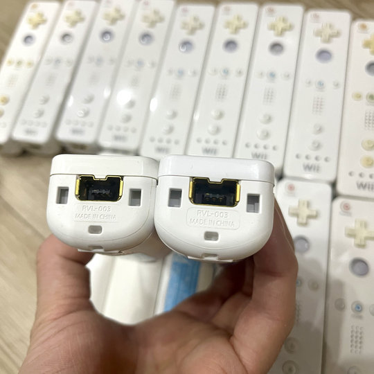 Wii wiiu original game controller non-accelerated straight handle white