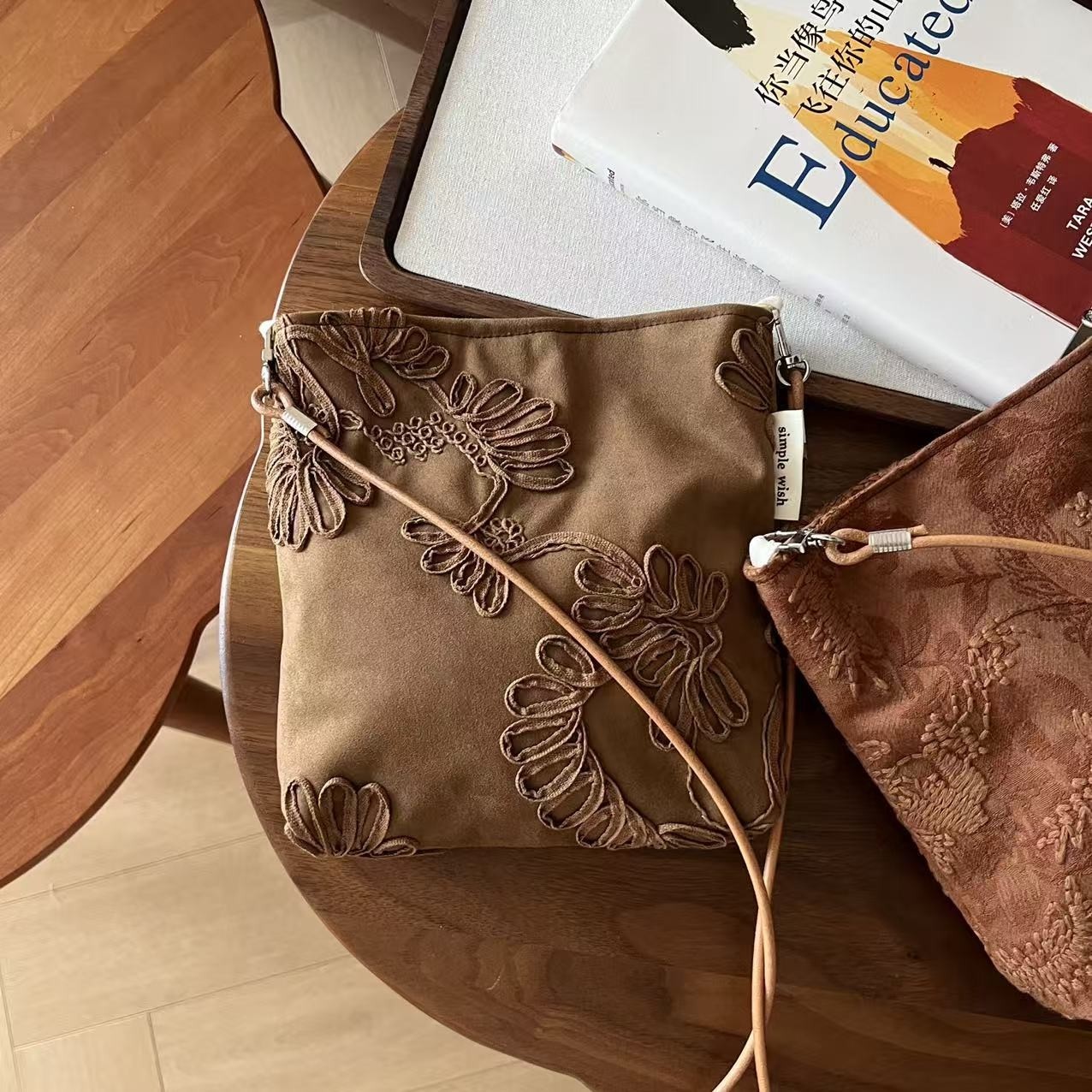 粉豆包新款复古小众单肩斜挎包 简约百搭小布包 绣花刺绣绒手机包,淘宝优惠券,粉丝福利购,淘宝优惠卷