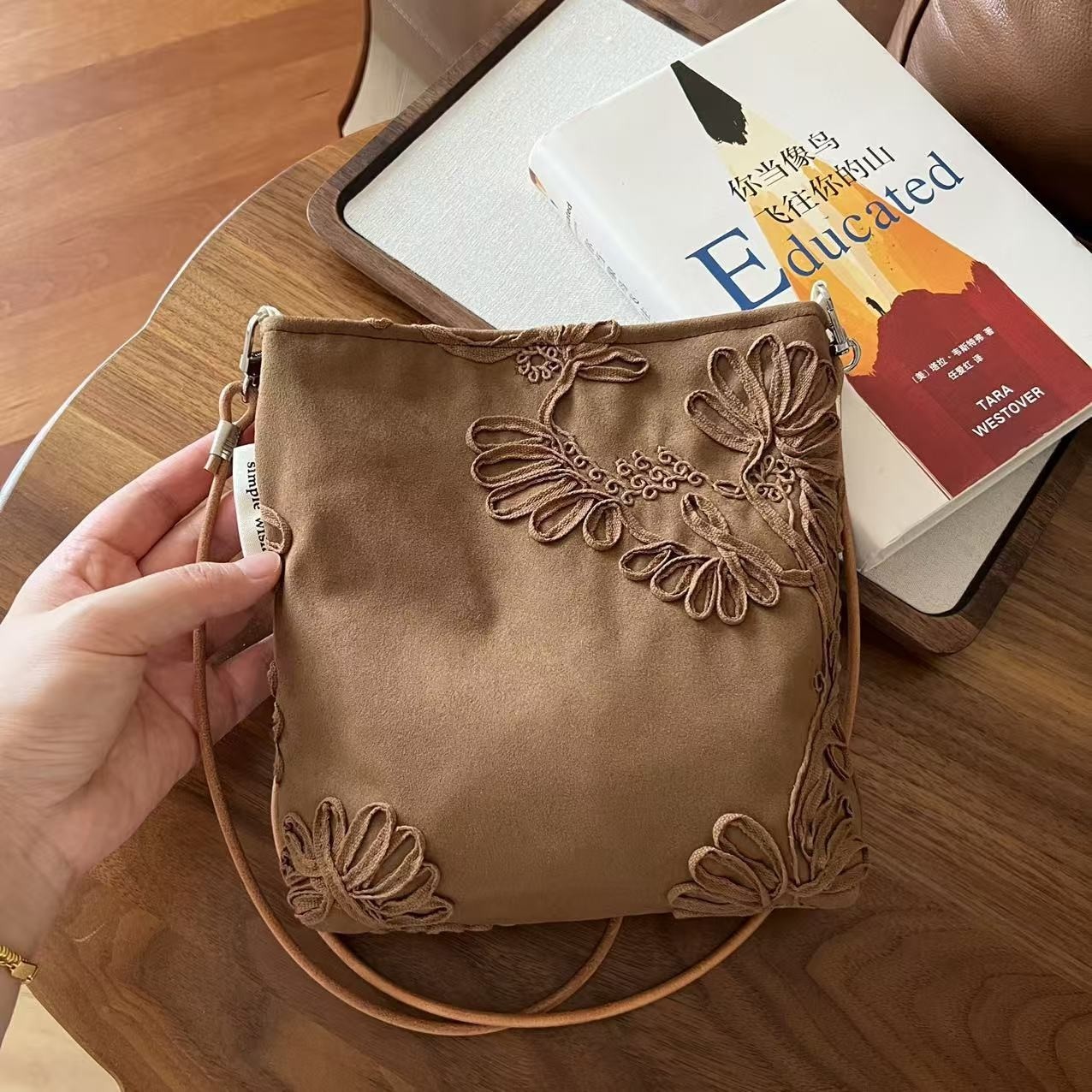 粉豆包新款复古小众单肩斜挎包 简约百搭小布包 绣花刺绣绒手机包,淘宝优惠券,粉丝福利购,淘宝优惠卷