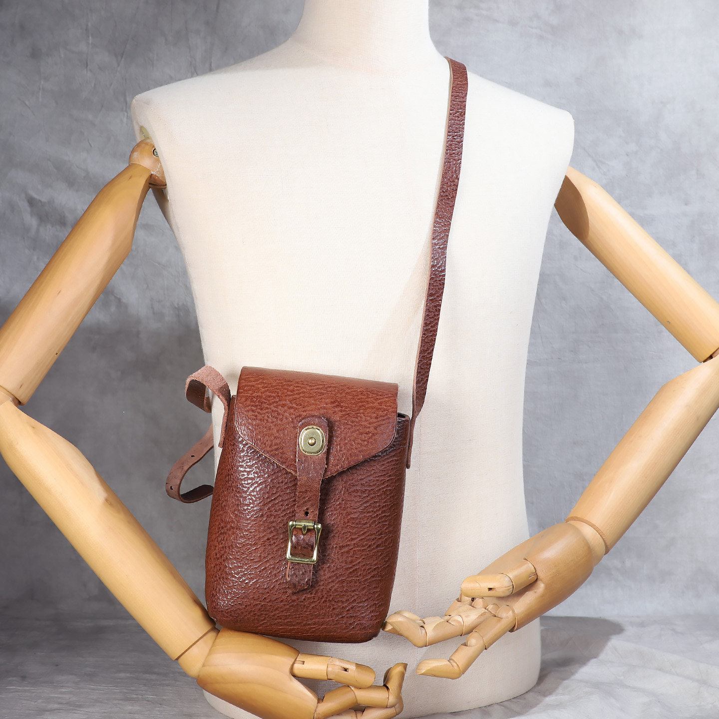 复古手工真皮单肩包头层牛皮男女迷你斜挎包铆钉装饰文艺风小包,淘宝优惠券,粉丝福利购,淘宝优惠卷