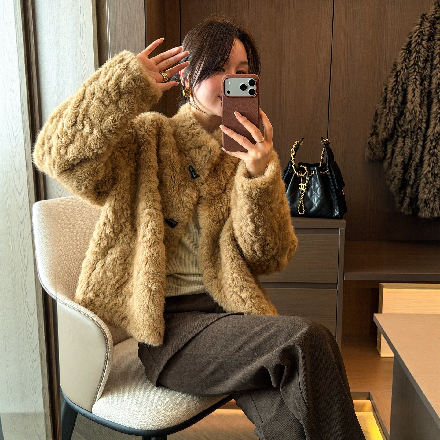 牛角扣羊羔毛皮毛一体短外套女欧洲站2025冬装新款欧货女装上衣潮,淘宝优惠券,粉丝福利购,淘宝优惠卷