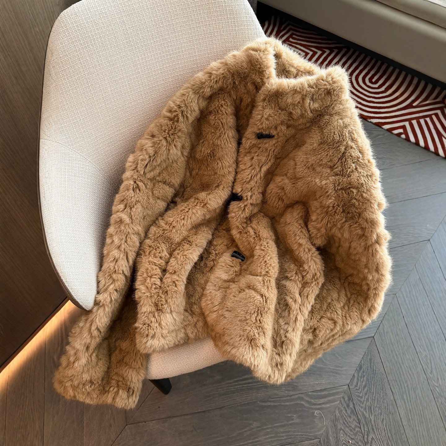 牛角扣羊羔毛皮毛一体短外套女欧洲站2025冬装新款欧货女装上衣潮,淘宝优惠券,粉丝福利购,淘宝优惠卷