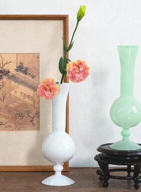 客厅白色高级水培插花法式