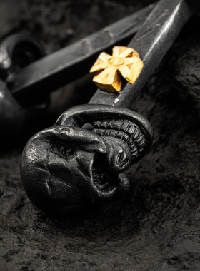 高山隆做旧炭化美式机车吊坠