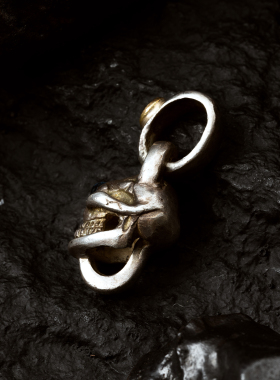 高山隆通用银饰骷髅头点金吊坠