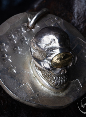 国内现货高山隆骷髅银饼刻印吊坠