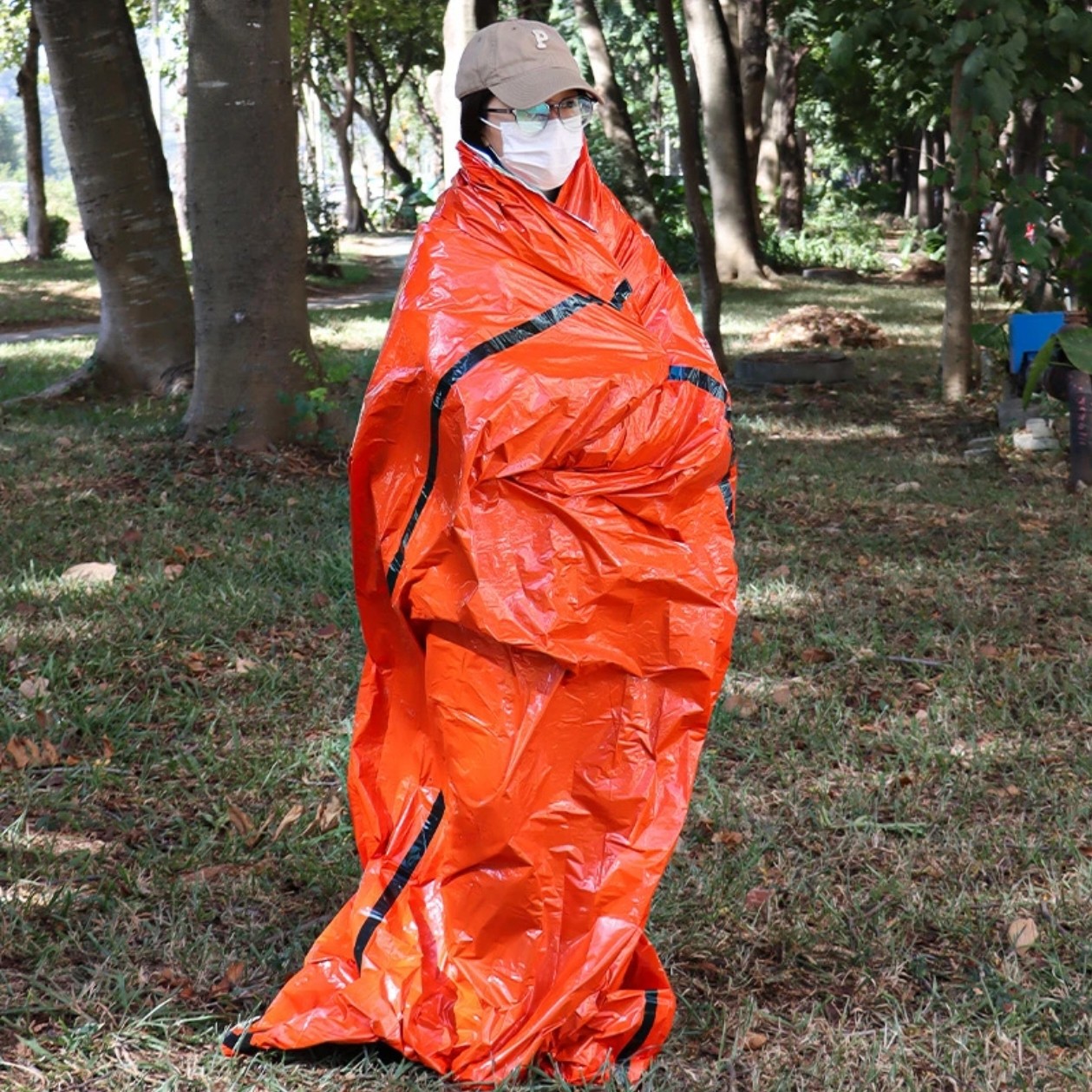 户外野营PE铝膜应急睡袋保温急救求生反光睡袋旅游防虫防脏防潮垫