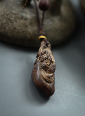 沉香达拉干天然雕刻貔貅环项链