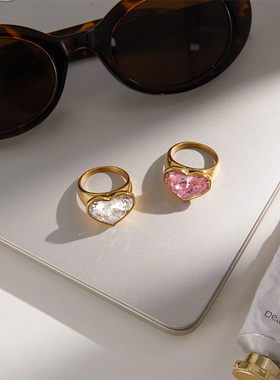 欧美轻奢钛钢甜美粉锆石爱心戒指
