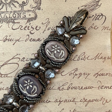 Star Dreams 莫奈花园｜ 丝绸紫复古花朵捷克珠手链羽毛扣